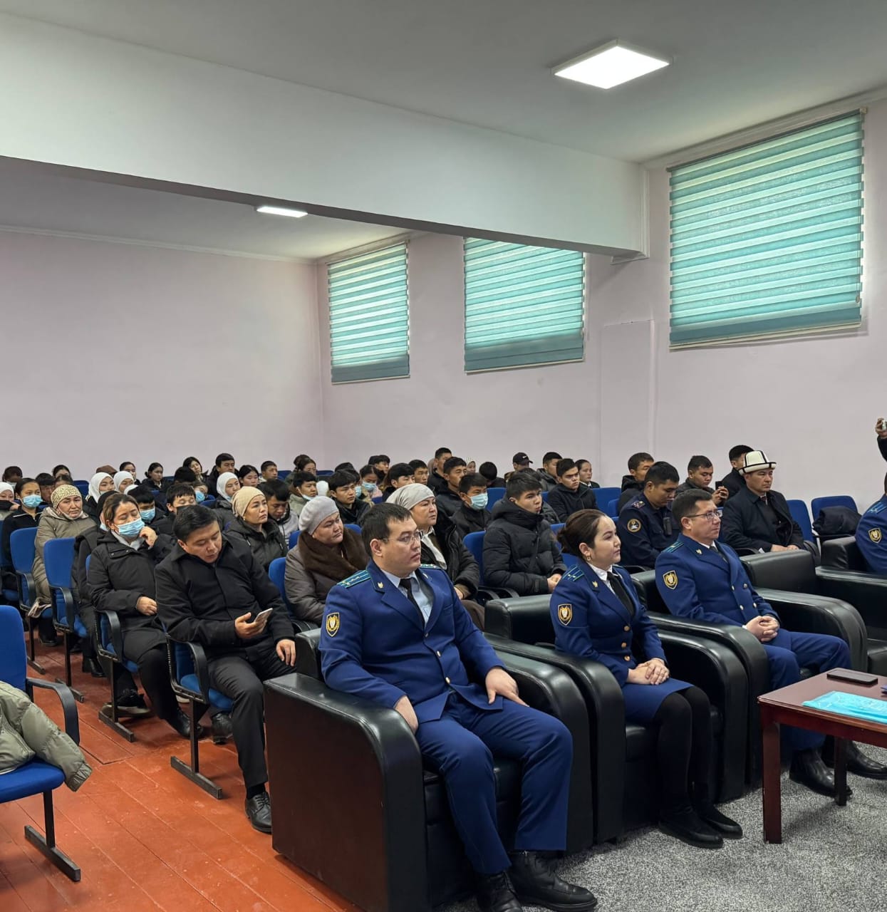 Баткен прокуратурасы зомбулуктун алдын алуу боюнча жаштар менен масштабдуу жолугушуу өткөрдү